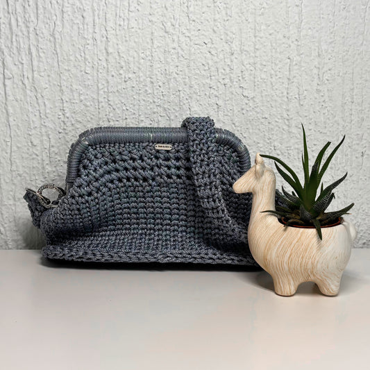 Kvačkana torba Mila, siva, elegantna torbica