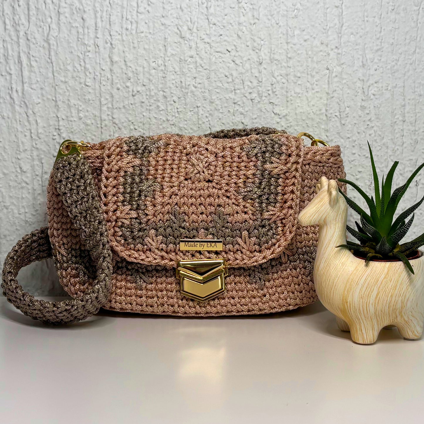 Elegantna kvačkana torba Anya, zlata in rožnato zlata
